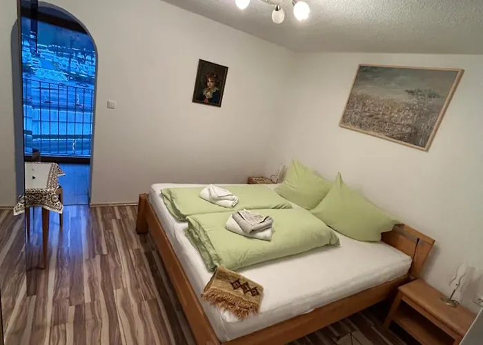 奥地利海斯汽车旅馆 *